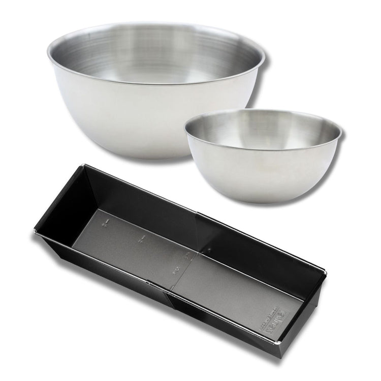 Lot avec 1 moule à cake de 28 à 40 cm, 1 spatule Zenker et 2 bols à mixer en inox Fackelmann