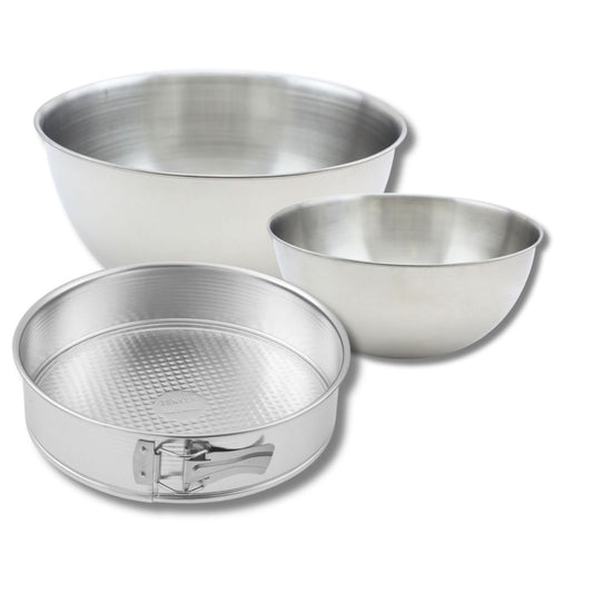 Set comprenant 1 Moule à manqué charnière 28 cm, 1 spatule Zenker et 2 bols à mixer en inox Fackelmann