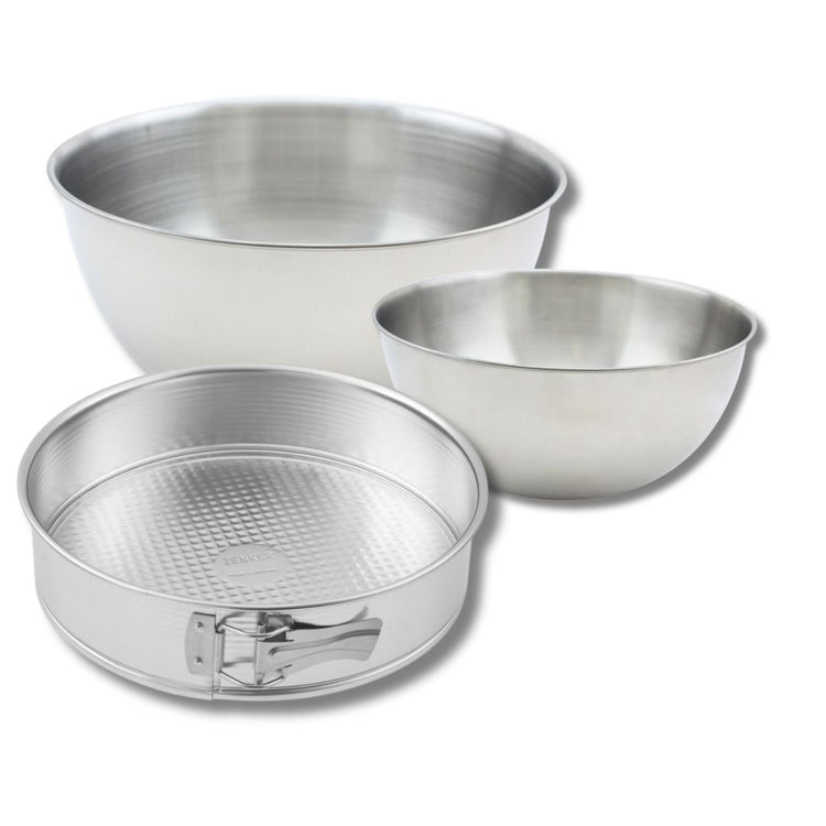 Set comprenant 1 Moule à manqué charnière 28 cm, 1 spatule Zenker et 2 bols à mixer en inox Fackelmann
