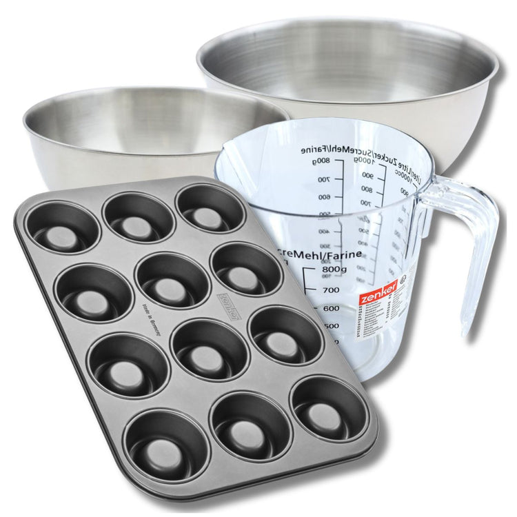 Set pâtisserie avec moule à 12 babas au rhum 38,5 x 26,5 cm en acier, 2 bols à mixer, verre mesureur et spatule Zenker
