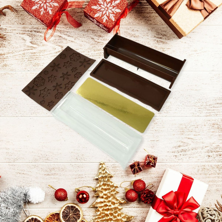 Lot avec 1 Moule à bûche à relief flocons de neige, 1 spatule Zenker et 2 bols à mixer en inox Fackelmann