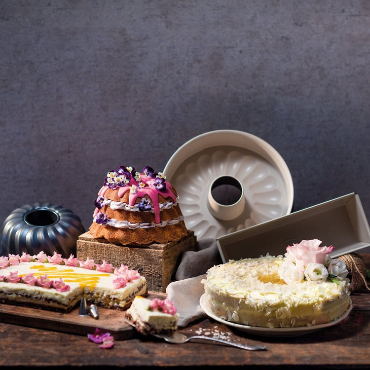 Ensemble de 4 moules à gâteaux de formes différentes Dr.Oetker Back-Trend