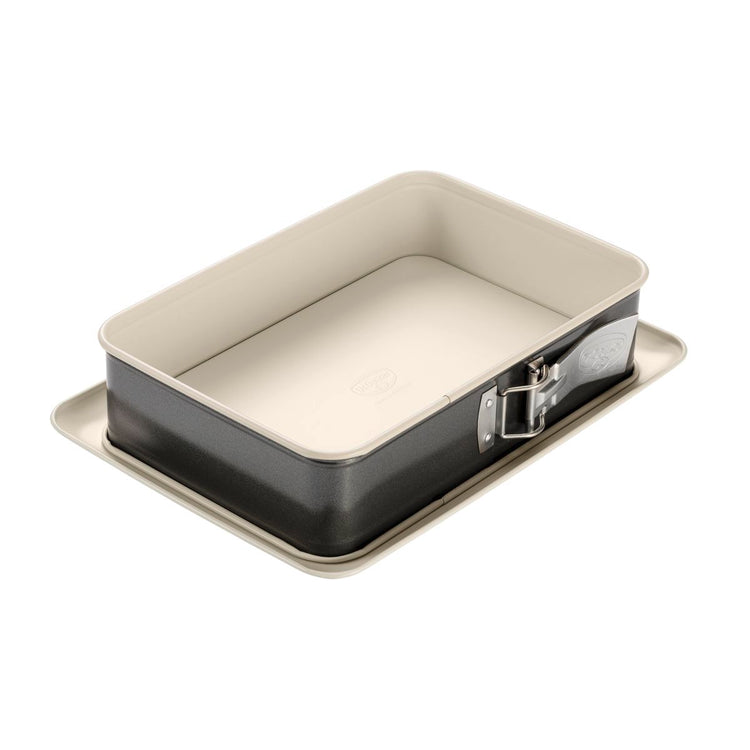 Ensemble de 4 moules à gâteaux de formes différentes Dr.Oetker Back-Trend