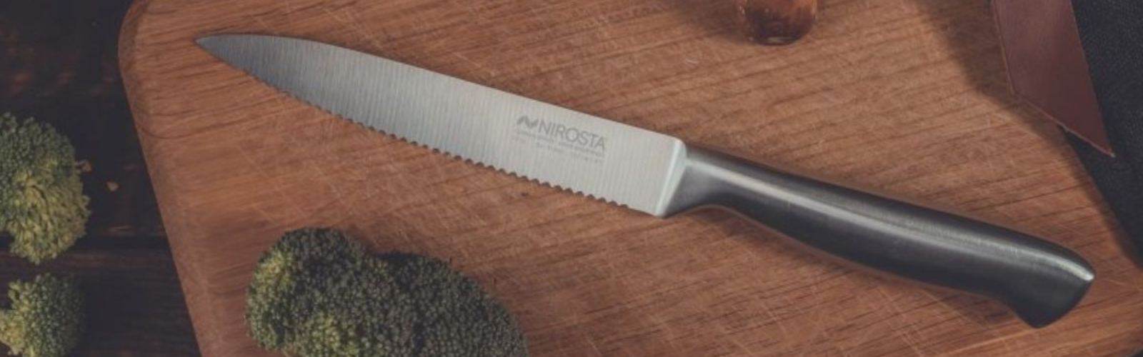 Couteaux lame crantée