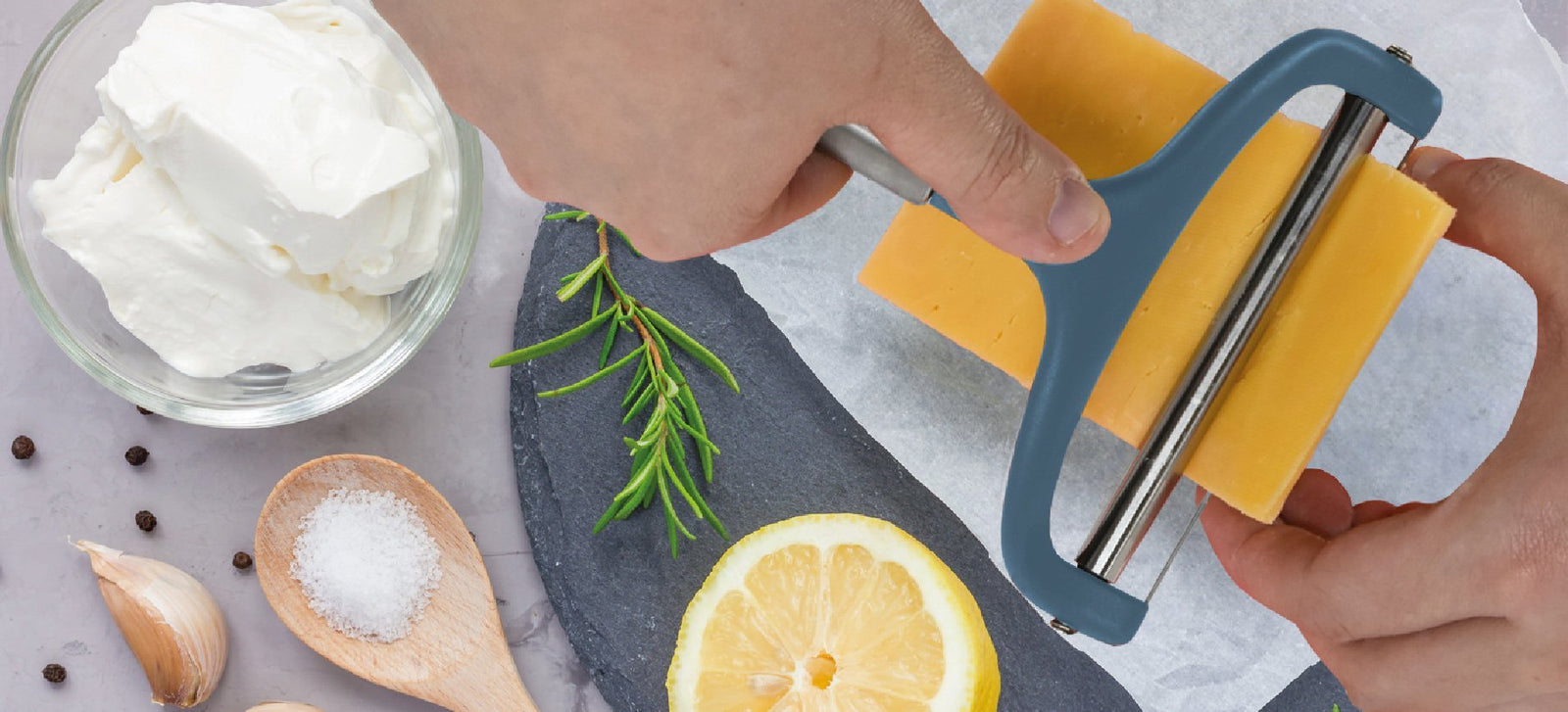 Ensemble de 4 ustensiles de cuisine en inox louche écumoire spatule et cuillère Fackelmann Elemental Ensemble de 4 ustensiles de cuisine en inox louche écumoire spatule et cuillère Fackelmann Elemental