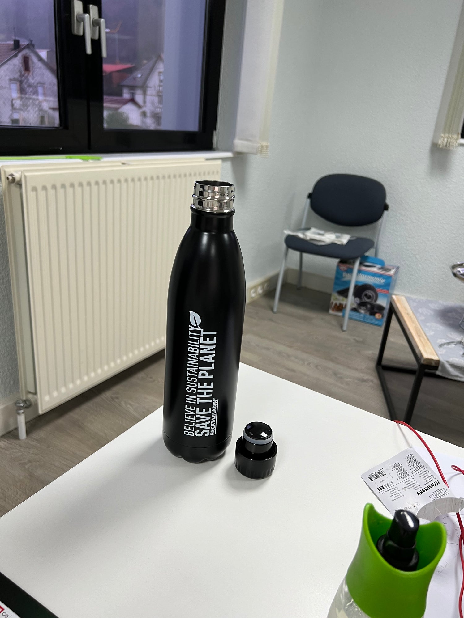 Bouteille isotherme 750 ml coloris aléatoire Fackelmann Move