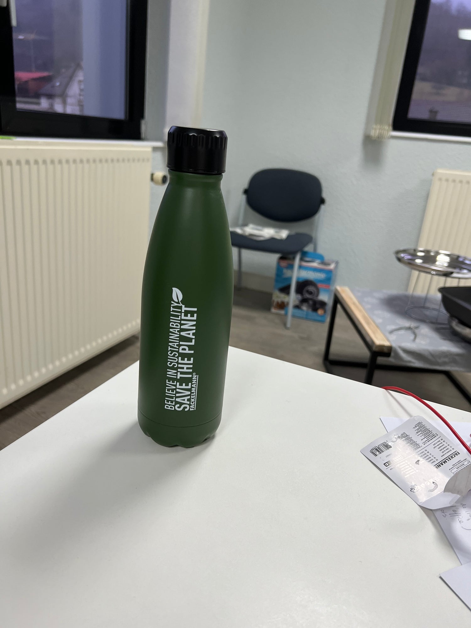 Bouteille isotherme 500 ml coloris aléatoire Fackelmann Move