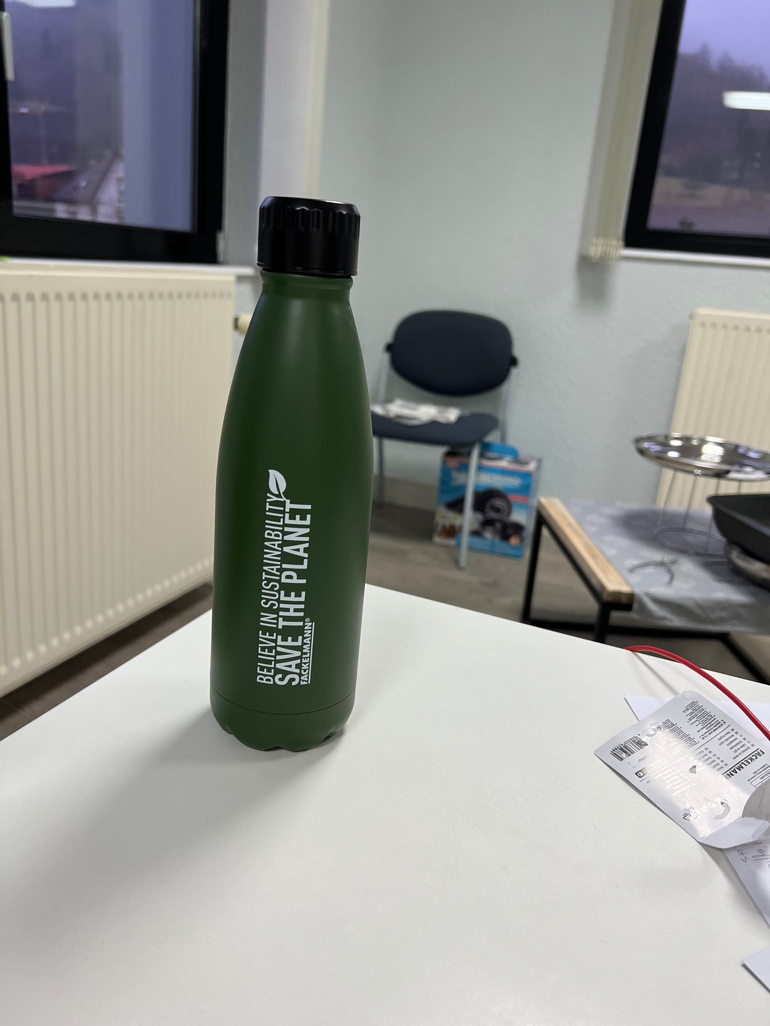 Bouteille isotherme 500 ml coloris aléatoire Fackelmann Move