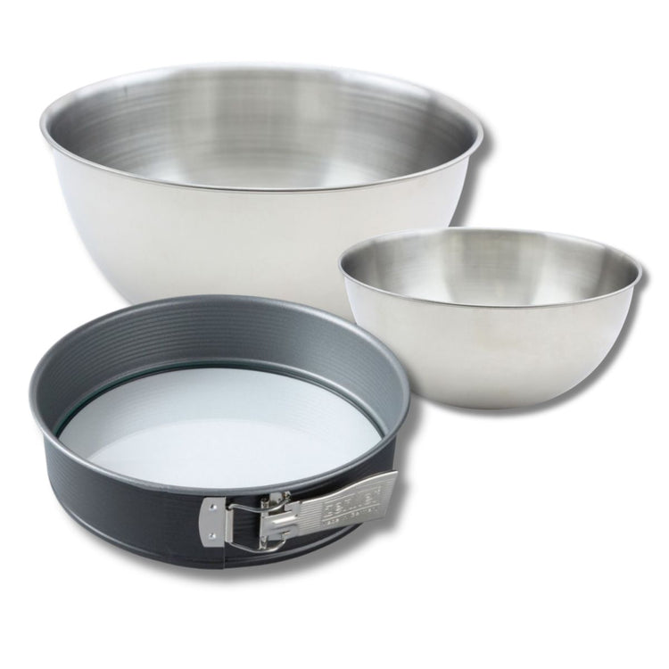 Set à pâtisserie avec 1 moule à manqué à charnière 26 cm fond en verre, 1 spatule Zenker et 2 bols à mixer en inox Fackelmann
