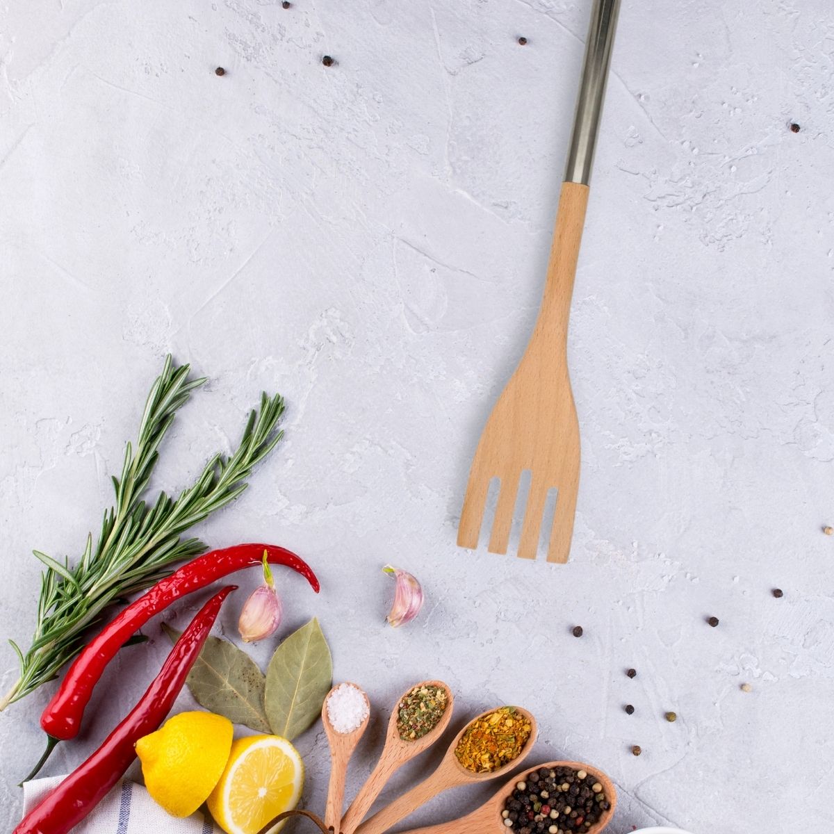 Spatule de cuisine en bois ajourée avec manche inox 34 cm Fackelmann Boissellerie