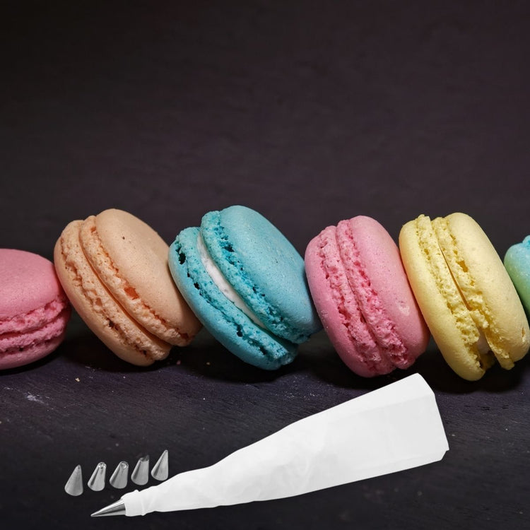 Poche à douille et 6 embouts de décoration en inox Zenker