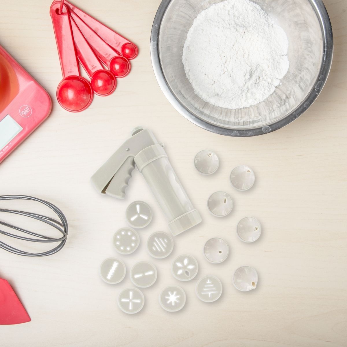 Presse à biscuit professionnelle avec 6 embouts et 10 disques à motifs Zenker