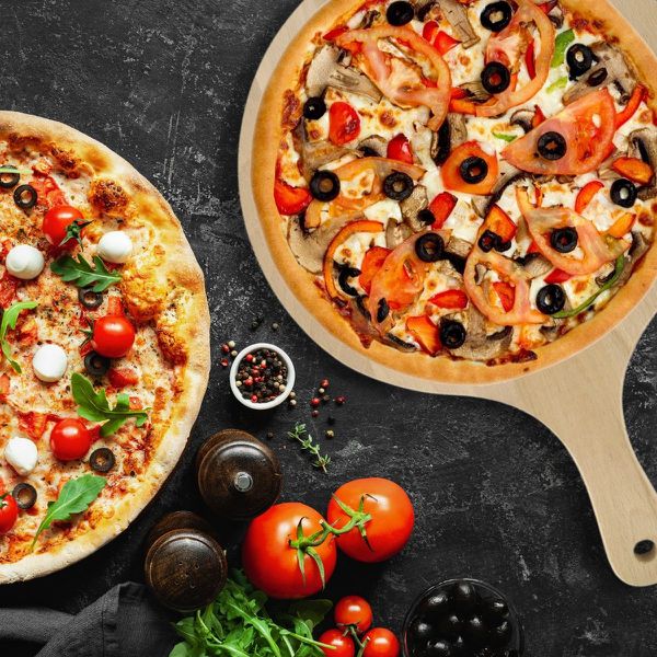 4 Planches à pizza et tarte flambée en bois 30 cm et Roulette à pizza en inox Fackelmann
