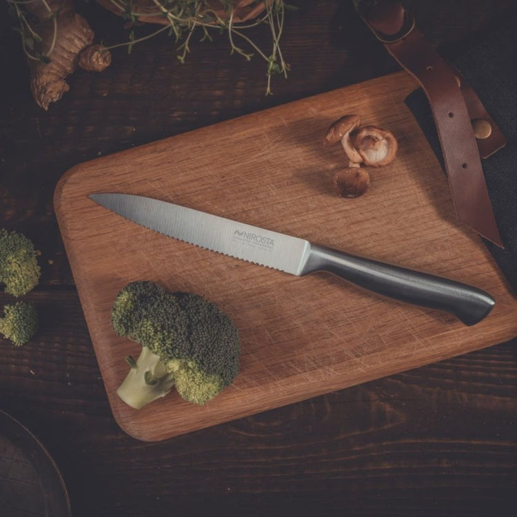 Couteau de cuisine professionnel lame crantée Nirosta Star
