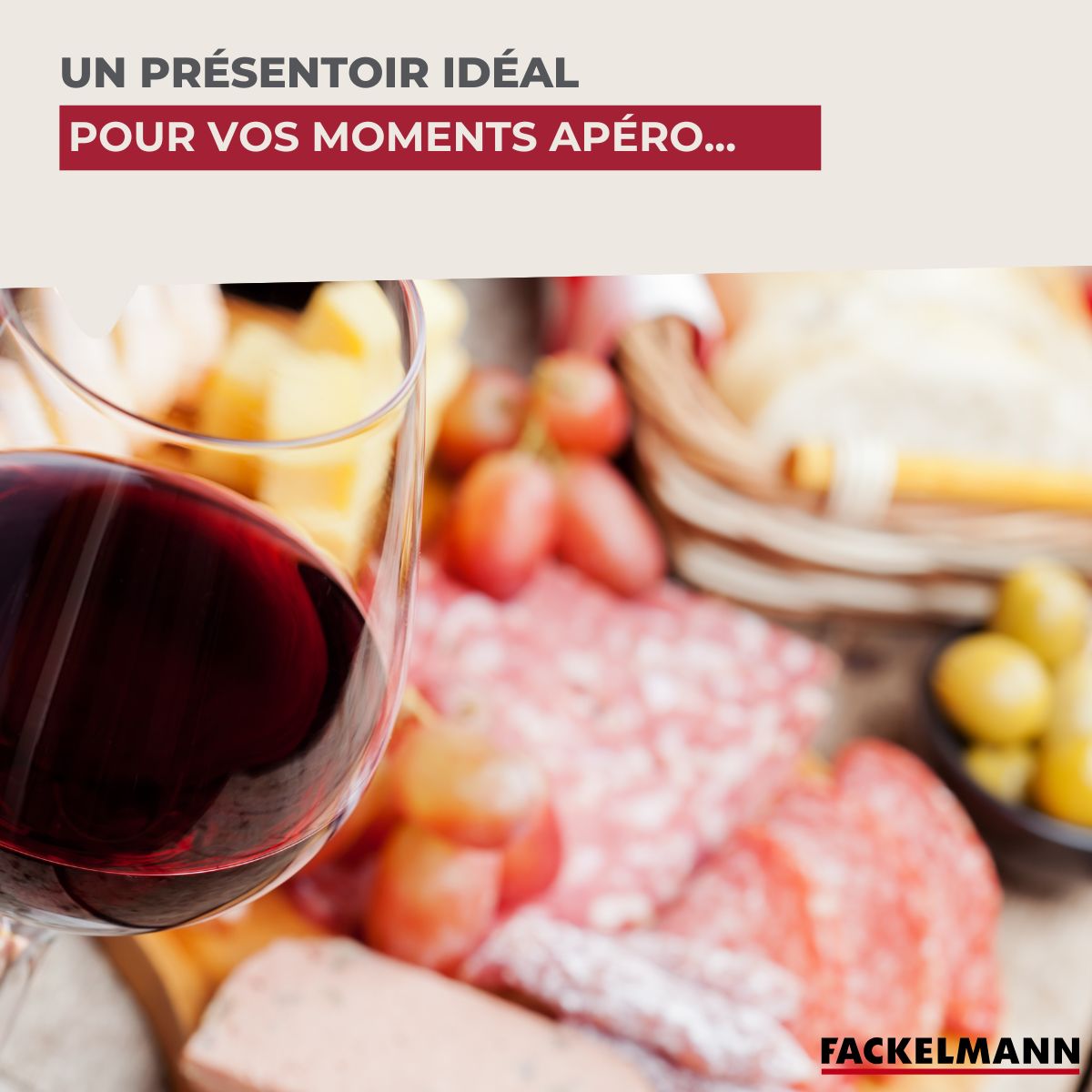 Support en bois pour saucisson sec avec crochets Fackelmann