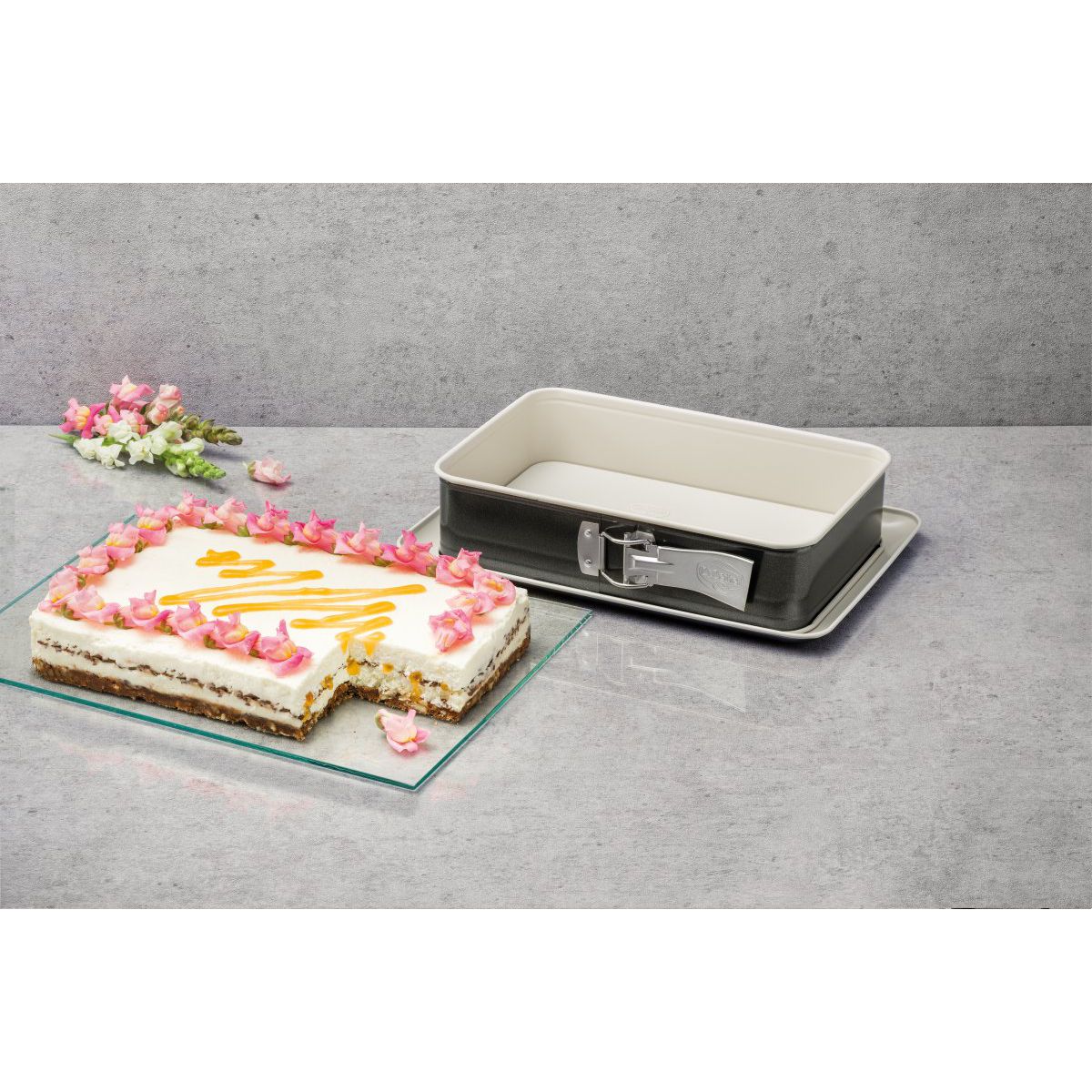 Ensemble de 4 moules à gâteaux de formes différentes Dr.Oetker Back-Trend